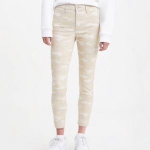 Levi's 720 High-Rise Super Skinny Cropped
Jeans